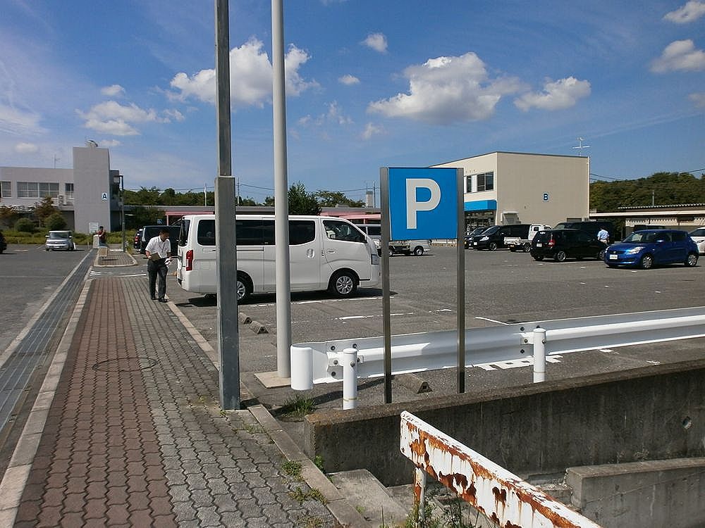 和泉自動車検査登録事務所駐車場の画像