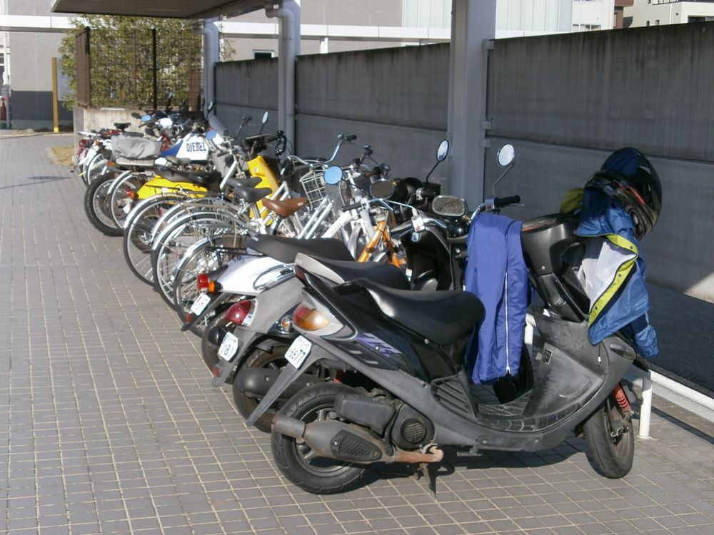 京都運輸支局駐輪場の画像