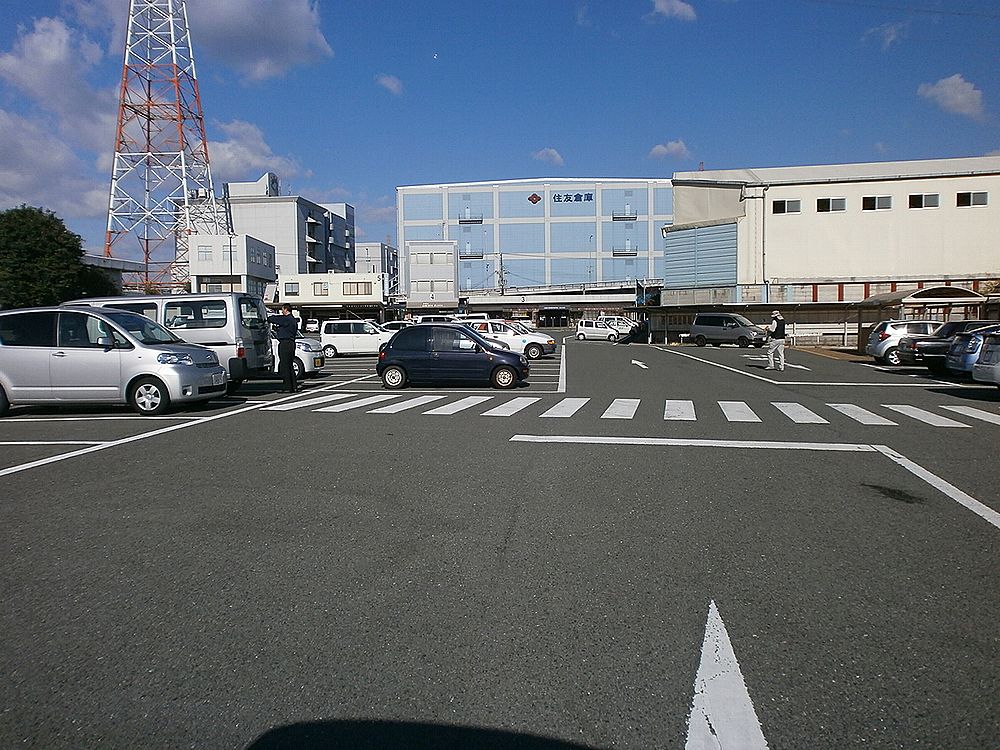 なにわ自動車検査登録事務所駐車場の画像