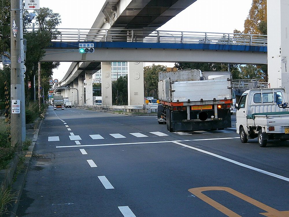 南港東交差点の画像