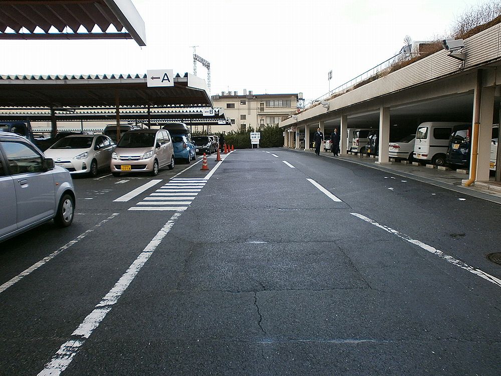 奈良市役所駐車場画像