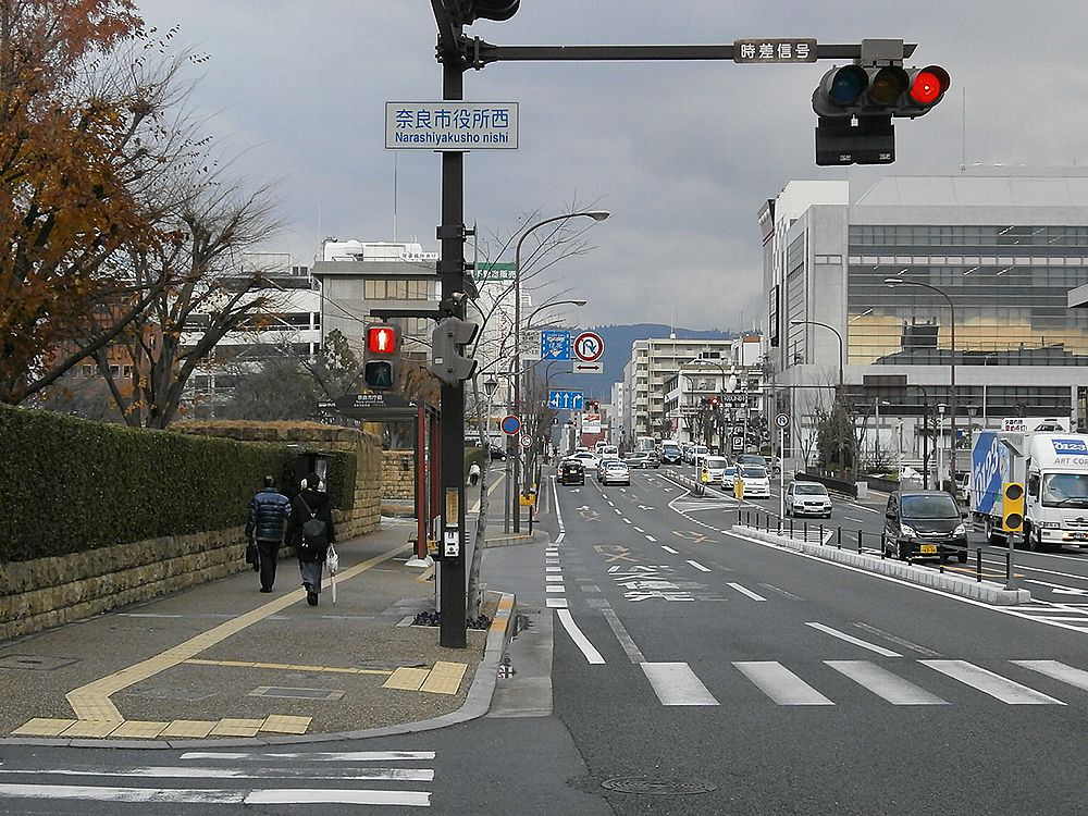 奈良市役所西交差点の画像