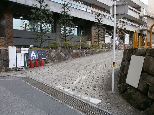 本館と別館の間にあるＡ駐車場