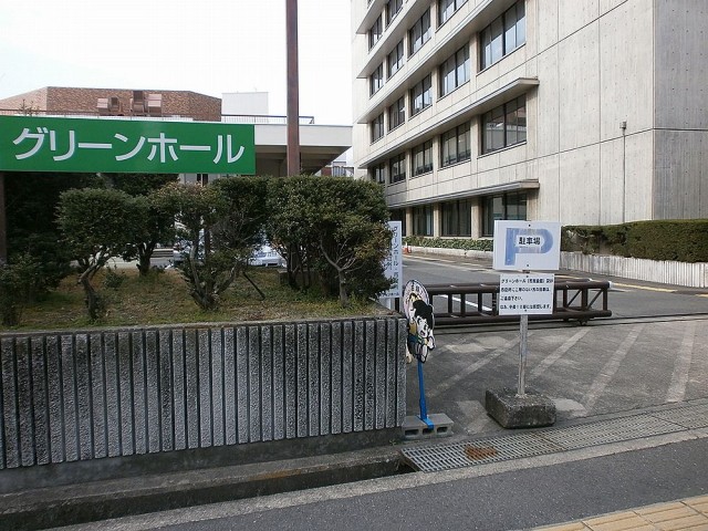 箕面市役所別館駐車場