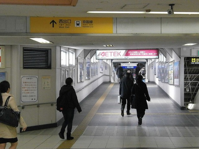 丹波橋西改札出口