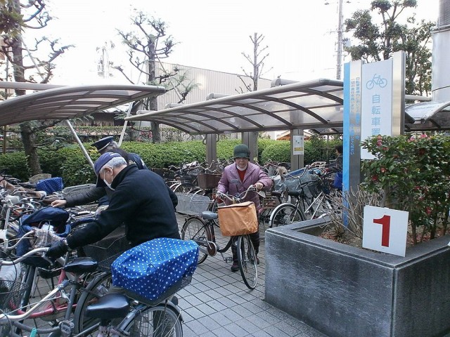 八尾市役所自転車置き場