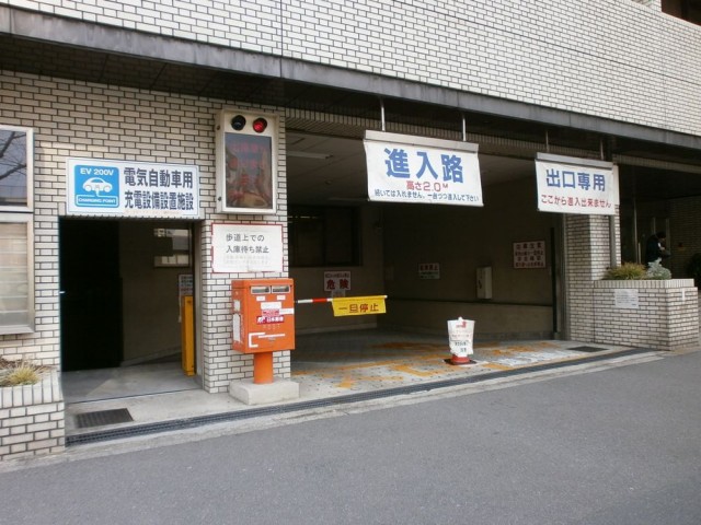 中京区役所駐車場入り口