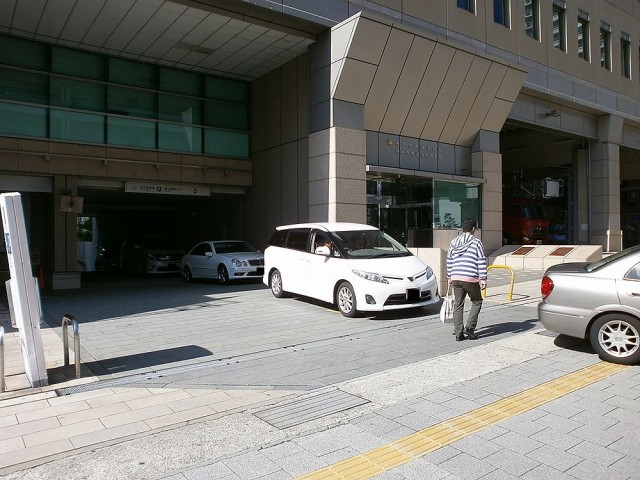 東灘区役所駐車場入り口