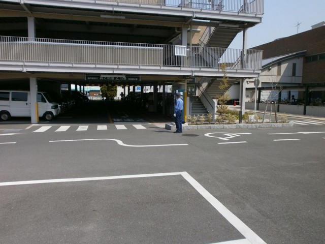 美原区役所本館駐車場