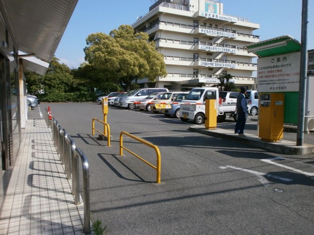 泉大津市役所駐車場入り口