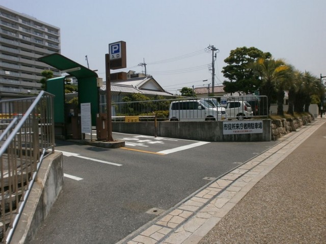 岸和田市役所駐車場