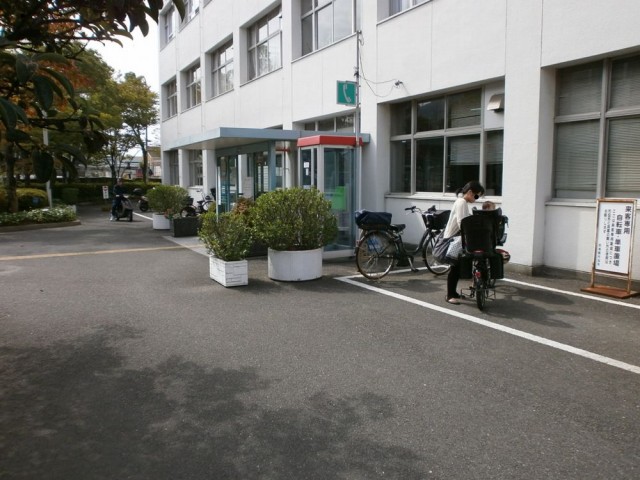 四條畷市役所バイク、自転車置き場