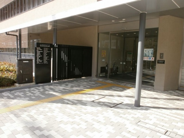左京区役所 入り口玄関