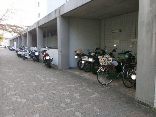 亀岡市役所　バイク駐輪場