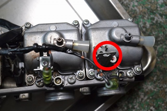 Remove the bracket that holds the Kawasaki ZEPHYR 750 wiring